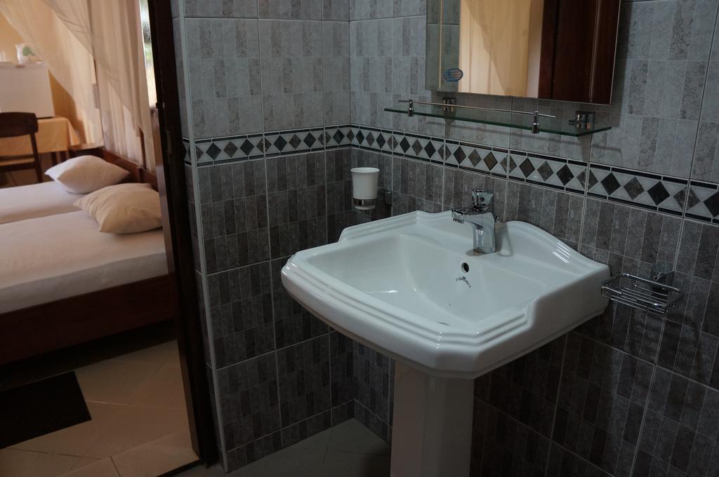 Tandem Guesthouse Hikkaduwa Esterno foto